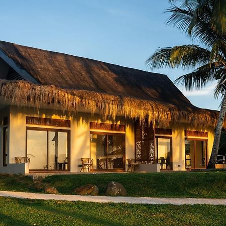 Costa Celine Beach Resort Kinablangan Екстер'єр фото