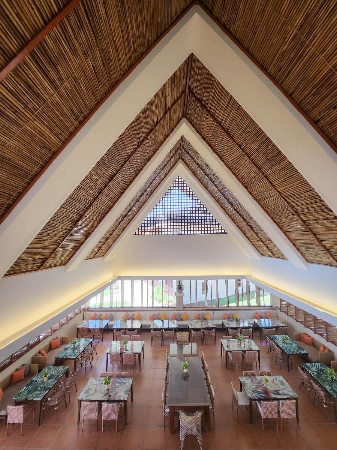 Costa Celine Beach Resort Kinablangan Екстер'єр фото