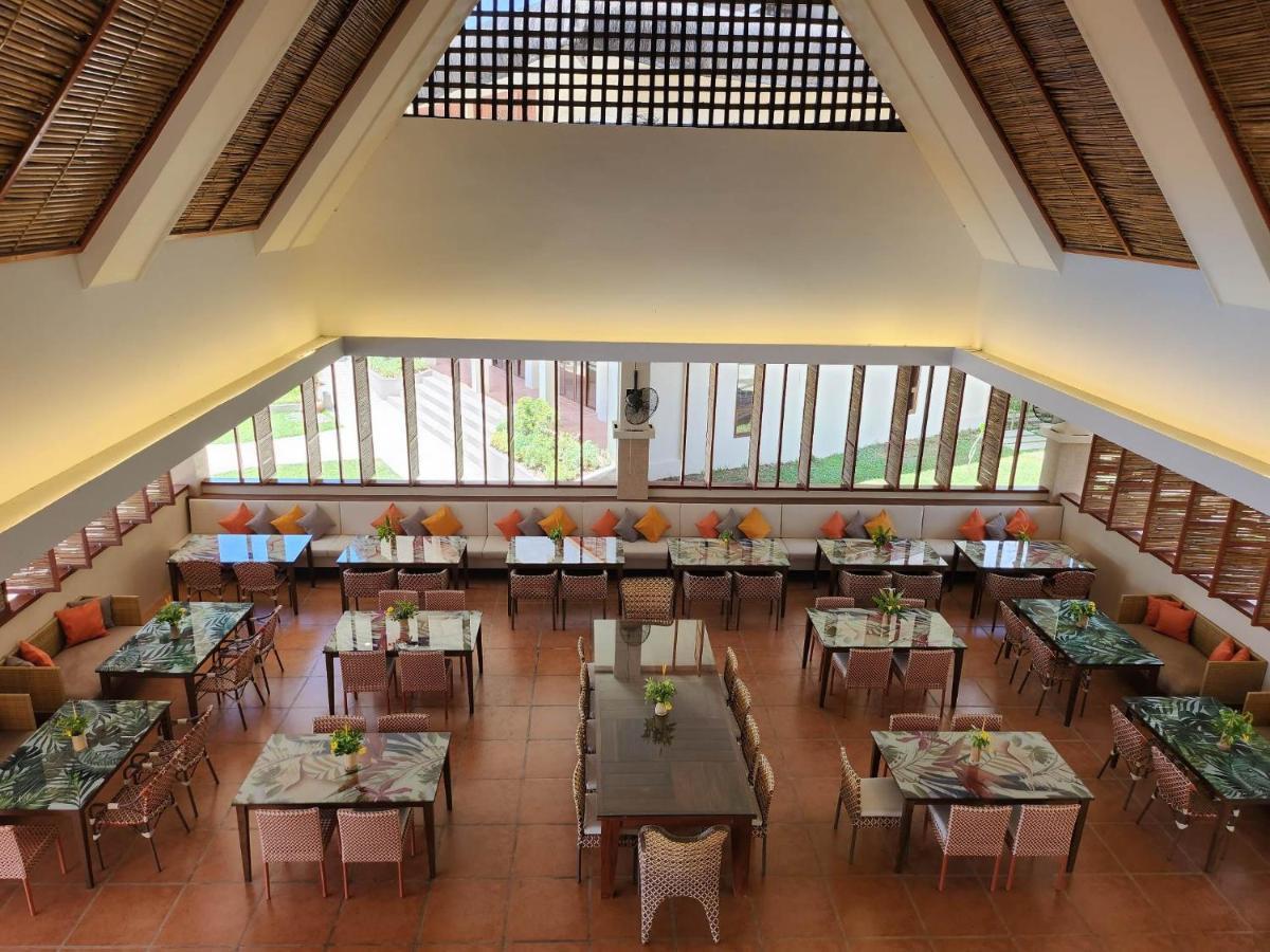 Costa Celine Beach Resort Kinablangan Екстер'єр фото